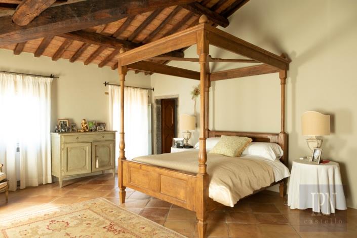 Image No.45-4 Bed Farmhouse for sale