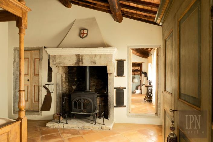 Image No.47-4 Bed Farmhouse for sale