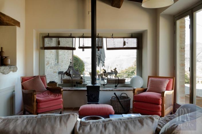 Image No.41-4 Bed Farmhouse for sale