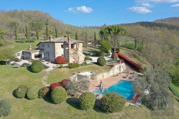 Image No.1-4 Bed Farmhouse for sale
