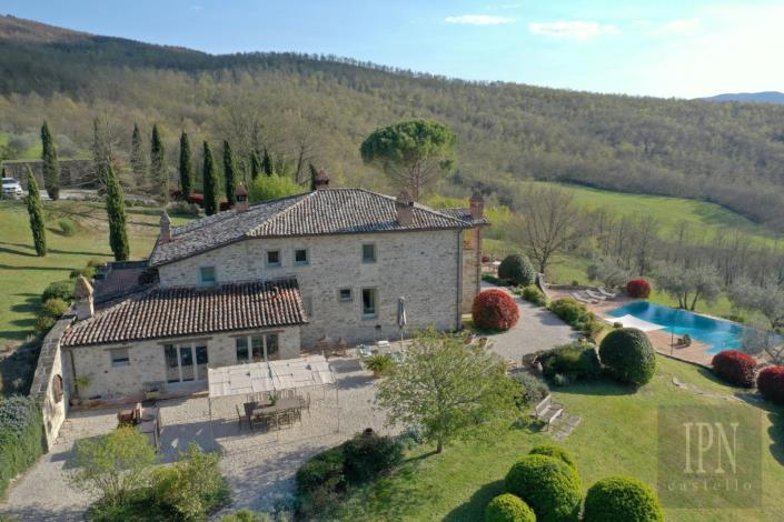 Image No.2-4 Bed Farmhouse for sale