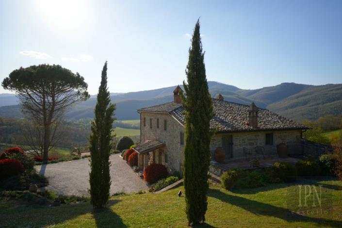 Image No.13-4 Bed Farmhouse for sale