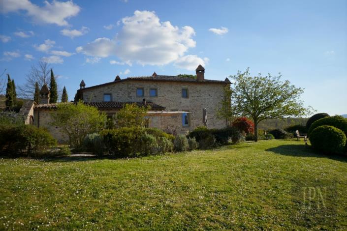 Image No.14-4 Bed Farmhouse for sale