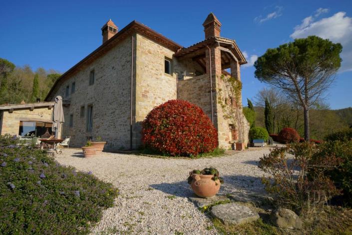 Image No.10-4 Bed Farmhouse for sale