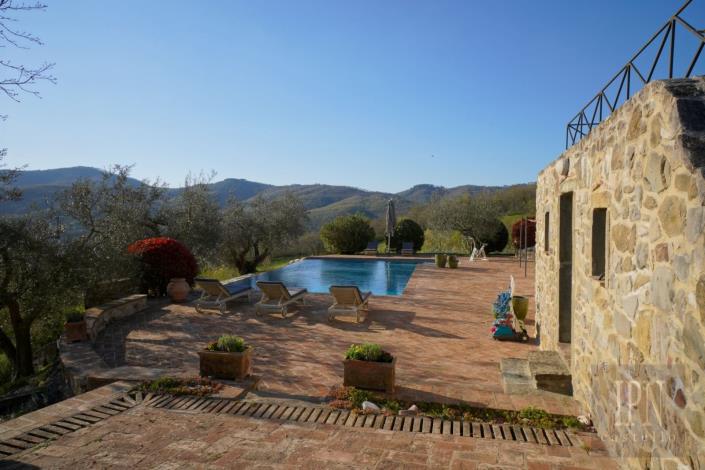 Image No.19-4 Bed Farmhouse for sale