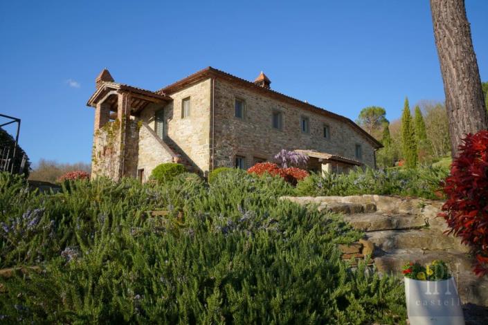 Image No.11-4 Bed Farmhouse for sale