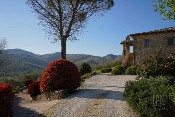 Image No.12-4 Bed Farmhouse for sale