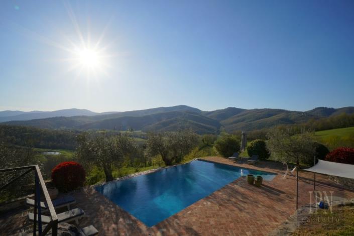 Image No.18-4 Bed Farmhouse for sale