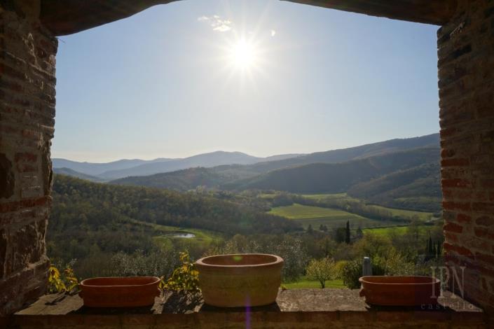 Image No.53-4 Bed Farmhouse for sale