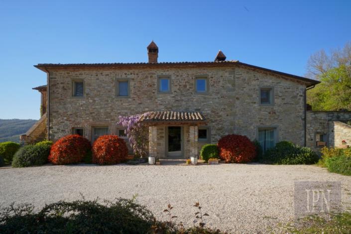 Image No.15-4 Bed Farmhouse for sale