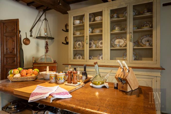 Image No.32-4 Bed Farmhouse for sale