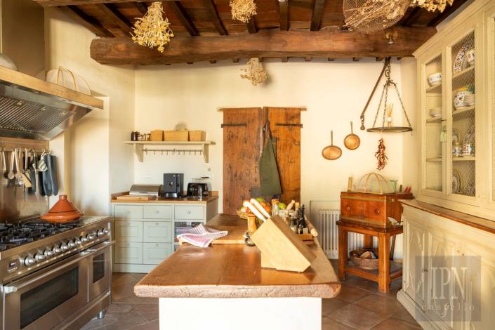 Image No.34-4 Bed Farmhouse for sale