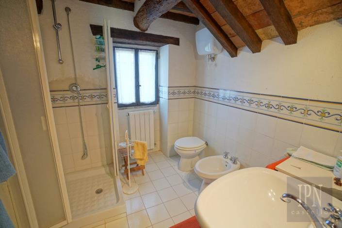 Image No.18-3 Bed Farmhouse for sale