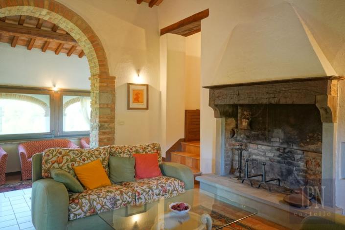 Image No.23-3 Bed Farmhouse for sale