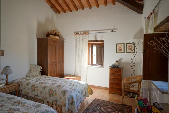 Image No.26-3 Bed Farmhouse for sale