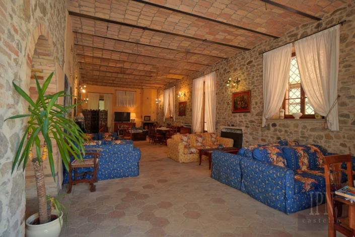 Image No.36-19 Bed Hotel for sale