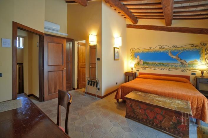 Image No.41-19 Bed Hotel for sale