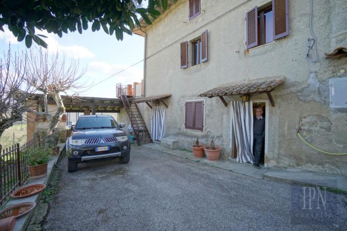 Image No.17-3 Bed Farmhouse for sale