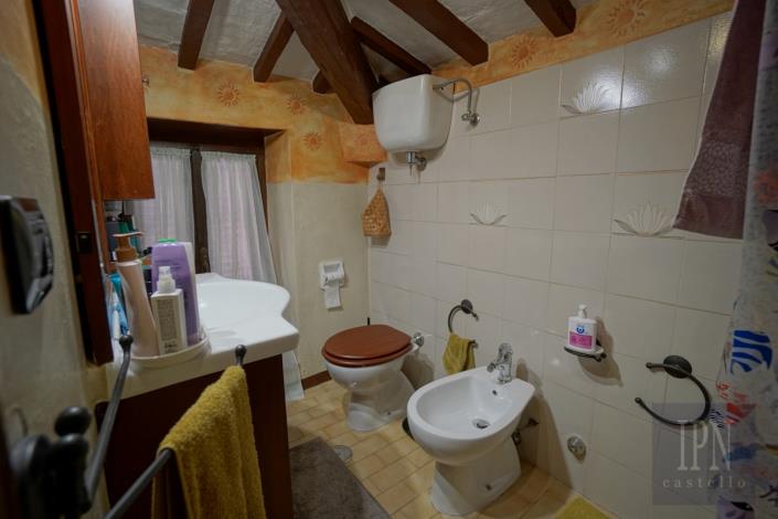 Image No.37-3 Bed Farmhouse for sale