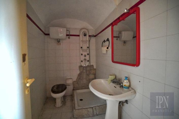 Image No.20-2 Bed Townhouse for sale