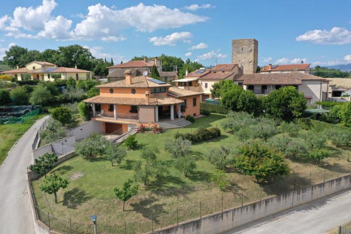 Image No.1-4 Bed Villa for sale