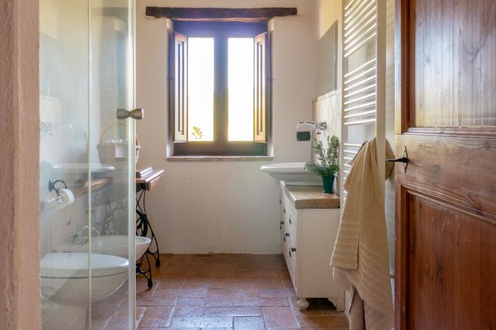 Image No.43-8 Bed Farmhouse for sale