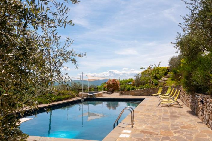 Image No.20-8 Bed Farmhouse for sale