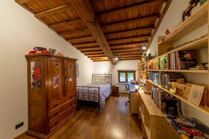 Image No.54-8 Bed Farmhouse for sale