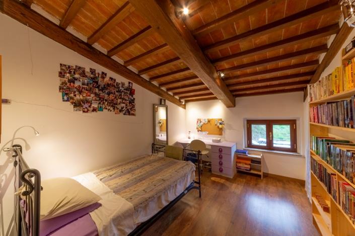 Image No.55-8 Bed Farmhouse for sale