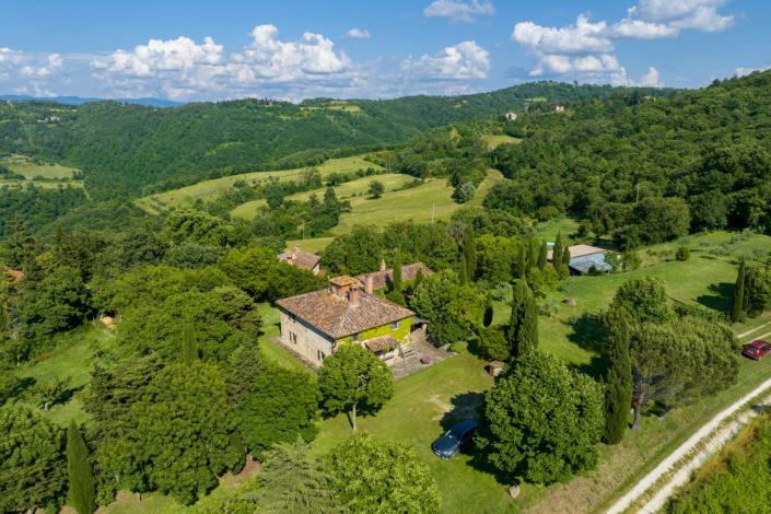 Image No.4-9 Bed Farmhouse for sale