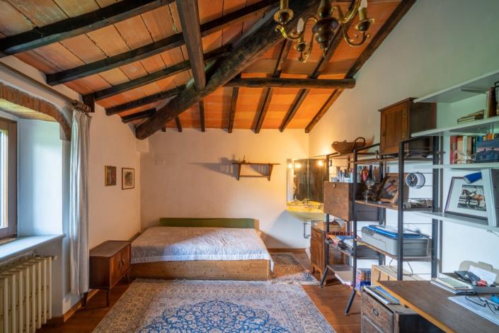 Image No.15-9 Bed Farmhouse for sale