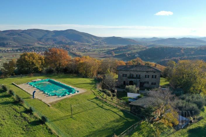 Image No.2-4 Bed Farmhouse for sale