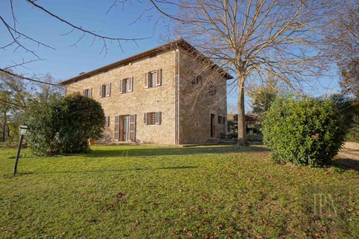 Image No.9-4 Bed Farmhouse for sale