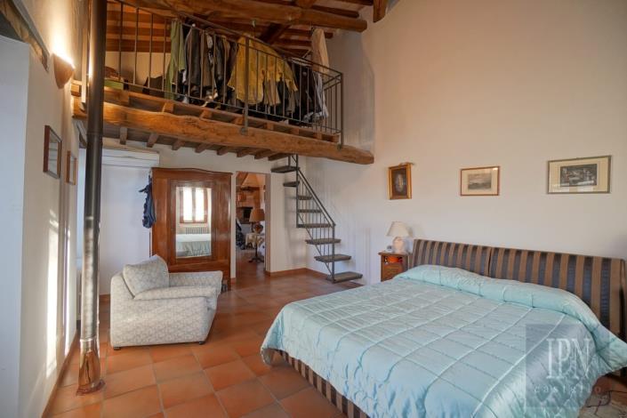 Image No.35-4 Bed Farmhouse for sale