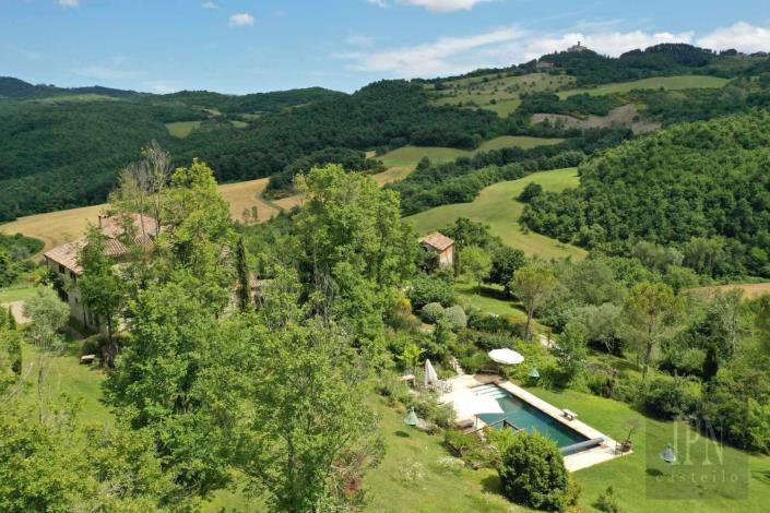 Image No.8-6 Bed Farmhouse for sale