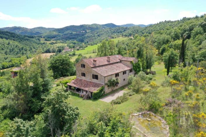 Image No.9-6 Bed Farmhouse for sale