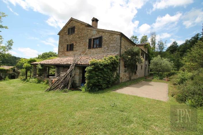 Image No.10-6 Bed Farmhouse for sale