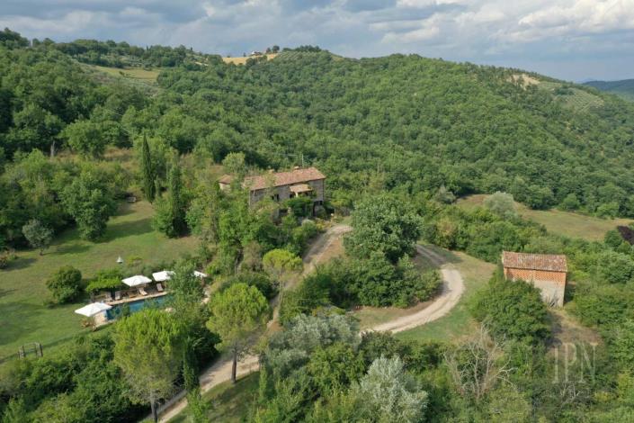 Image No.12-6 Bed Farmhouse for sale