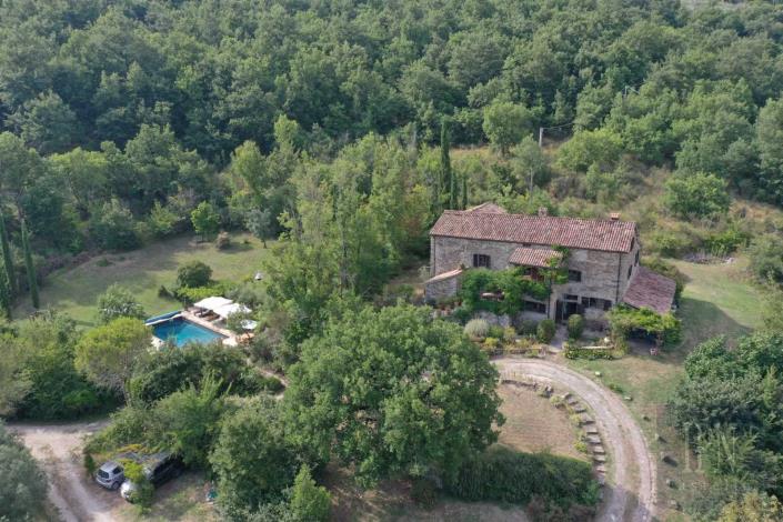 Image No.15-6 Bed Farmhouse for sale