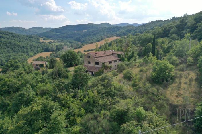 Image No.17-6 Bed Farmhouse for sale