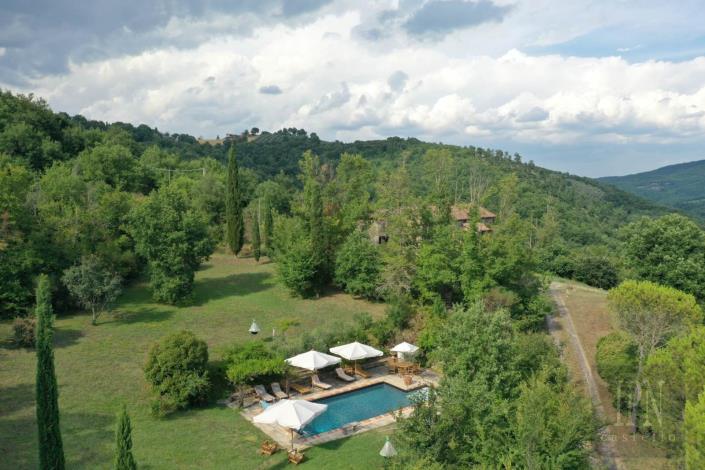 Image No.19-6 Bed Farmhouse for sale