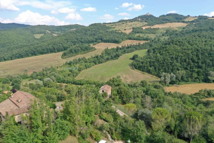 Image No.18-6 Bed Farmhouse for sale