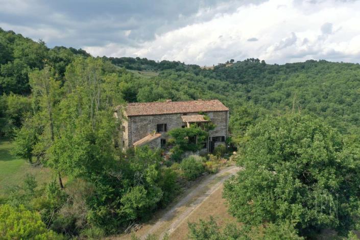 Image No.21-6 Bed Farmhouse for sale