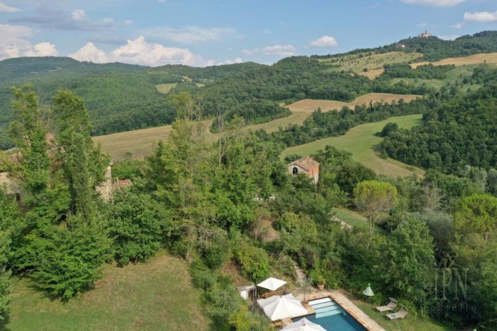 Image No.22-6 Bed Farmhouse for sale