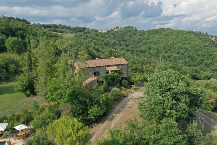 Image No.23-6 Bed Farmhouse for sale