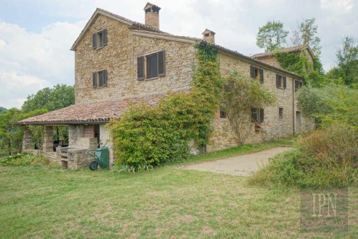 Image No.24-6 Bed Farmhouse for sale