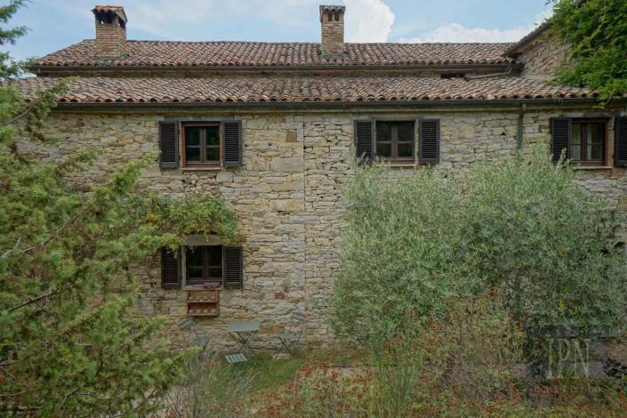 Image No.25-6 Bed Farmhouse for sale