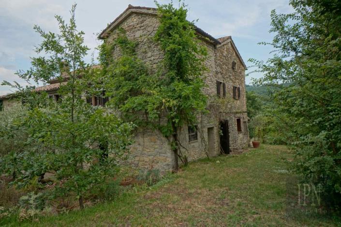 Image No.26-6 Bed Farmhouse for sale