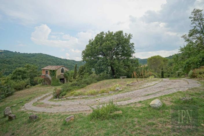 Image No.29-6 Bed Farmhouse for sale