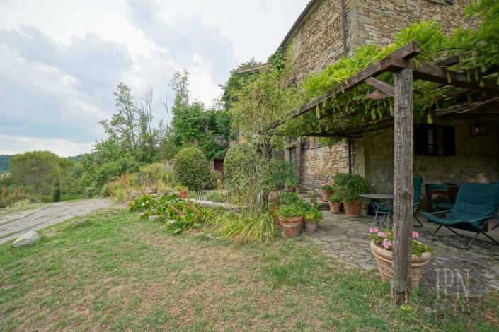 Image No.28-6 Bed Farmhouse for sale